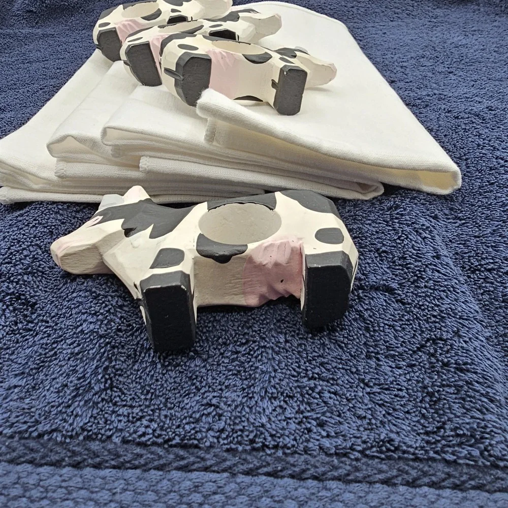 Vintage Set 4 Wooden Cow Napkin Rings Holders w/ 4 White Linen Napkins Farmhouse